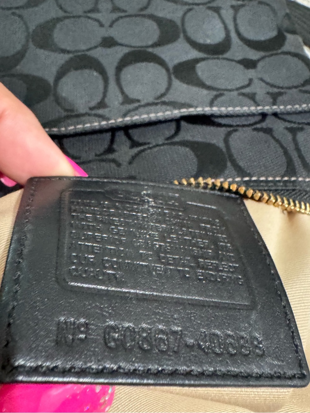 Coach Signature Hampton Swingpack Crossbody Bag
Signature C Vintage Purse - Picture 3 of 11